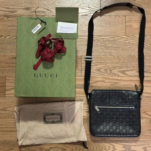 Gucci Black Leather Signature Messenger Crossbody Bag